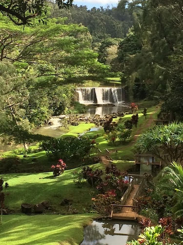 Fabulous Location near Shipwreck Beach and Grand Hyatt Resort