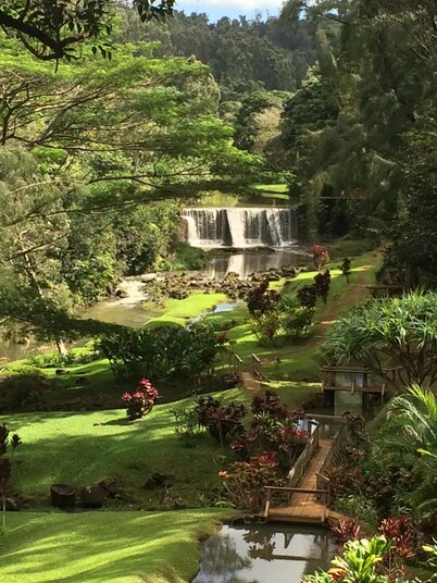 Fabulous Location near Shipwreck Beach and Grand Hyatt Resort