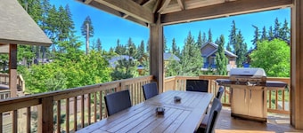 Stylish Suncadia Home Hot Tub Walkable EV Charger