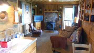 TV, caminetto, lettore DVD