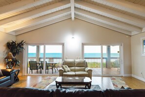 TV connectée, cheminée, jeux vidéo, lecteur de DVD