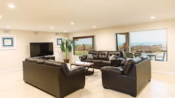 Älytelevisio, takka, videopelejä, DVD-soitin