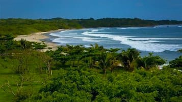 Am Strand, Liegestühle, Strandtücher