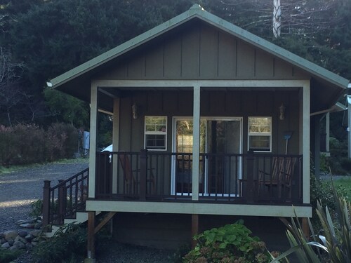 A Romantic Getaway in a serene setting is close to State and National Parks