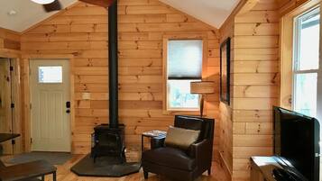 Smart TV, fireplace, books, stereo