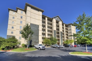 Exterior - Lisa's Mountain Blessing w/ Hot Tub, Pools, Balcony, Arcade & Hammock ADA Acc (Pigeon Forge)