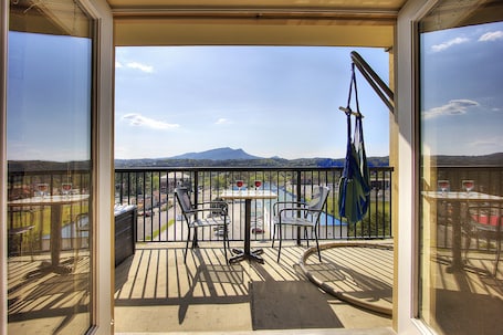 Outdoor dining. Lisa's Mountain Blessing w/ Hot Tub, Pools, Balcony, Arcade & Hammock ADA Acc