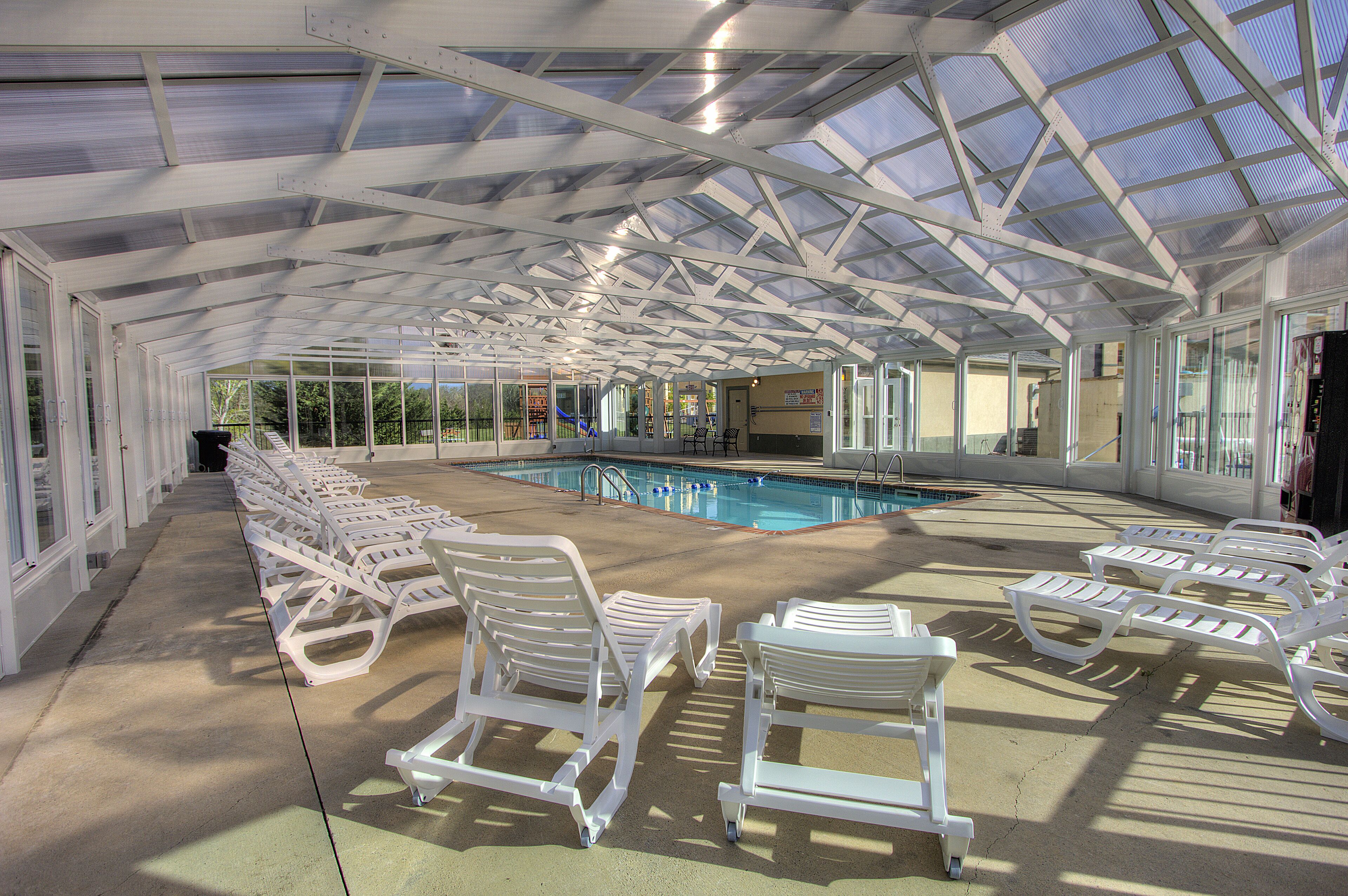 Sisäuima-allas, ulkouima-allas