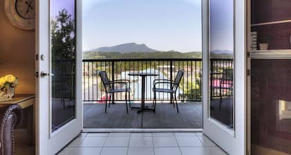 Lisa's Mountain Blessing w/ Hot Tub, Pools, Balcony, Arcade & Hammock ADA Acc