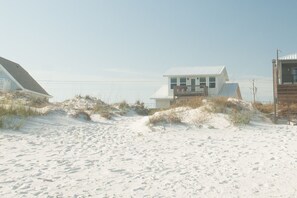 Exterior - 4BR Beachfront Getaway, Beat the Crowds! (Gulf Shores)