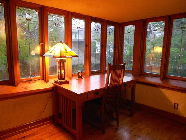 Interior - Frank Lloyd Wright-Designed House In Milwaukee, WI, 4 Bed 2.5 Bath, Sleep10 (Milwaukee)