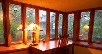 Frank Lloyd Wright-Designed House In Milwaukee, WI, 4 Bed 2.5 Bath, Sleep10