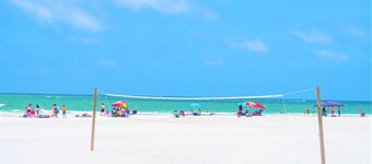 Sunset Vistas Beach Front St. Pete Beach Treasure Island Clearwater pool/parking