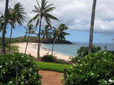 Peaceful retreat, ocean view, desired 2nd floor, WIFI