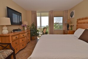 2 bedrooms, hypo-allergenic bedding, desk, blackout drapes