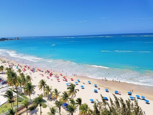 Beachfront  W/D  King Bed Isla Verde Walk 2 Eat