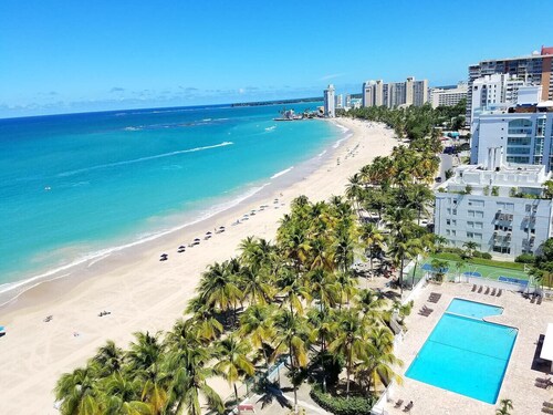 Beachfront  W/D  King Bed Isla Verde Walk 2 Eat