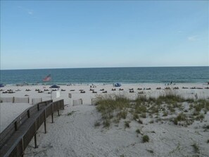 På stranden