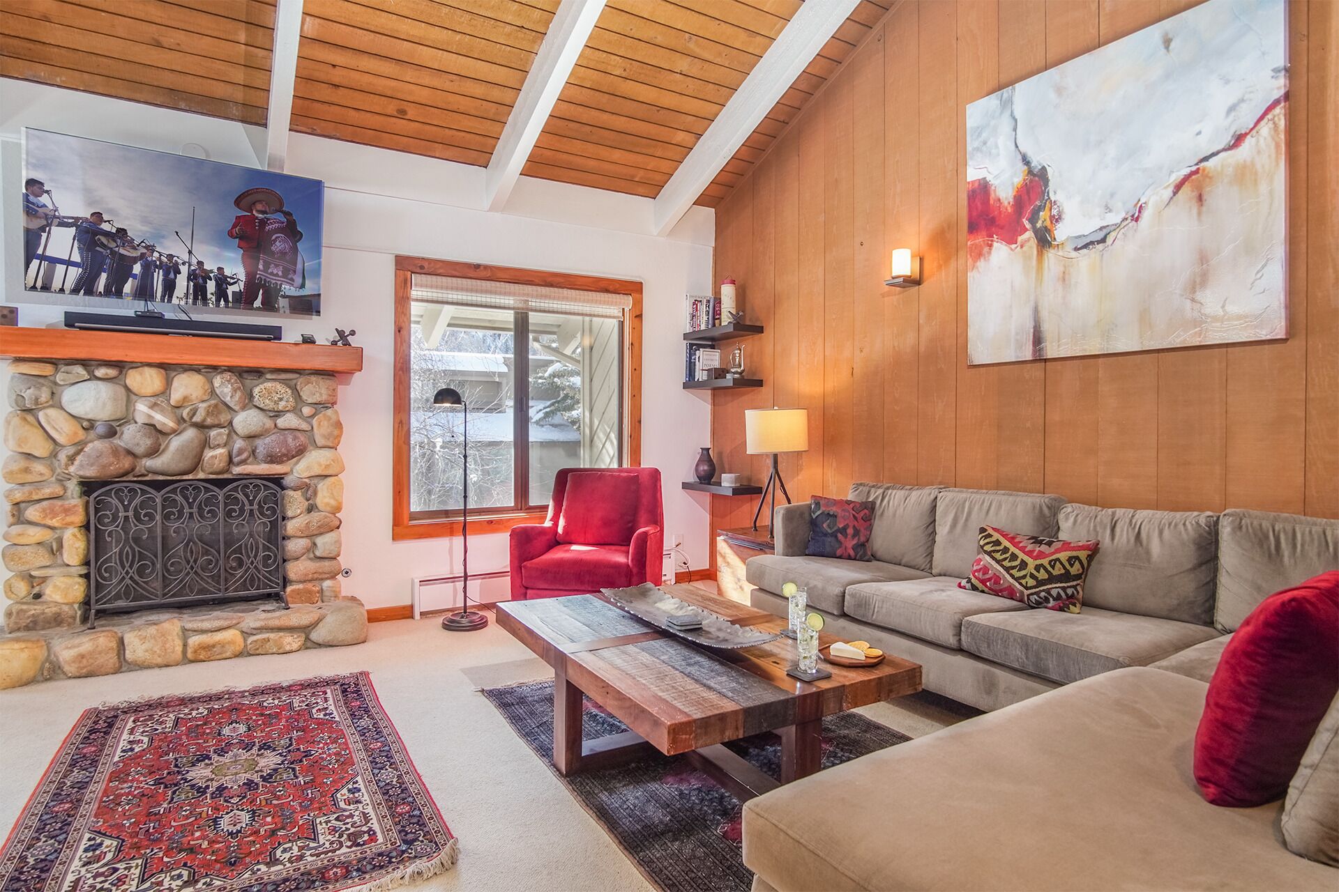 TV, fireplace, table tennis, books