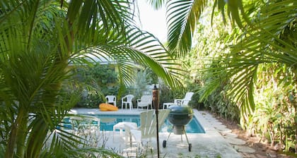 Conch Republic Consul General's Cottage.-Historic District