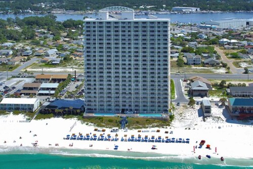 🌴Oceanfront 3BR Corner Condo | Sleeps 10 | Huge Balcony