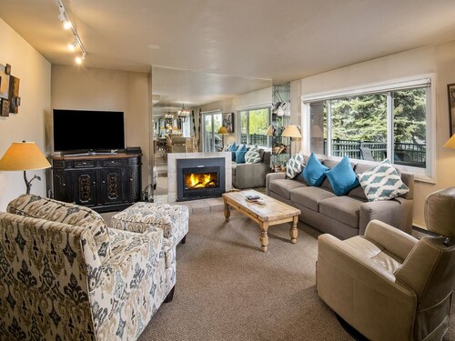 Vantage Point Condo 105 | Spacious 2BR in Lionshead Village