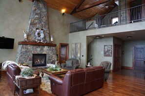 Interior - Cabin on the Big Sioux River with a 100 acre wood. (Larchwood)