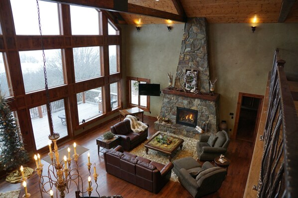 Televisión, chimenea, videojuegos, reproductor de DVD