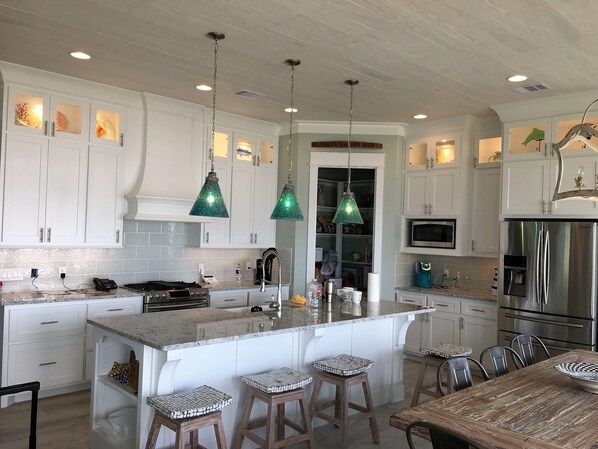 冷蔵庫、電子レンジ、コンロ、食器洗い機