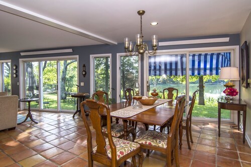 Waterfront Home on kaunis Shelter Island w / suuri syvä vesi telakka