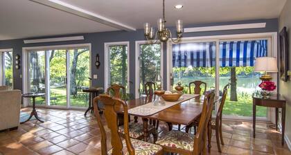 Waterfront Home on kaunis Shelter Island w / suuri syvä vesi telakka