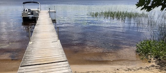 Family Friendly - Pontoon Boat Included - Quiet and Private Location