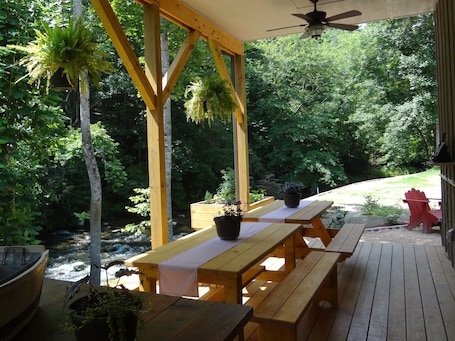 Outdoor dining. Birch Suite: Cozy NC Mountain & Riverside Cabin @ Roaring River Vineyards