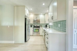 Fridge, microwave, oven, stovetop - 2 Blocks From The Lake! (Lakeside)