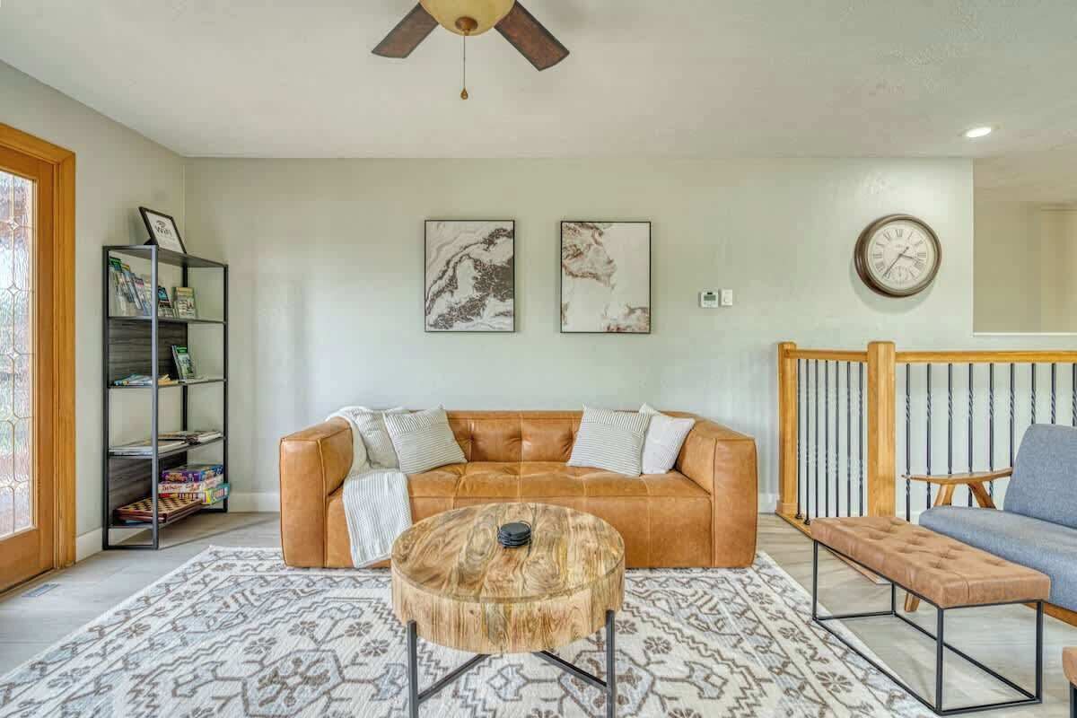 Älytelevisio, DVD-soitin, stereot, työhuone