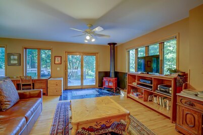 Conveniently Located just off University Avenue on Madison's West Side 