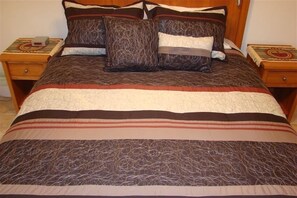3 bedrooms, desk, iron/ironing board, free WiFi