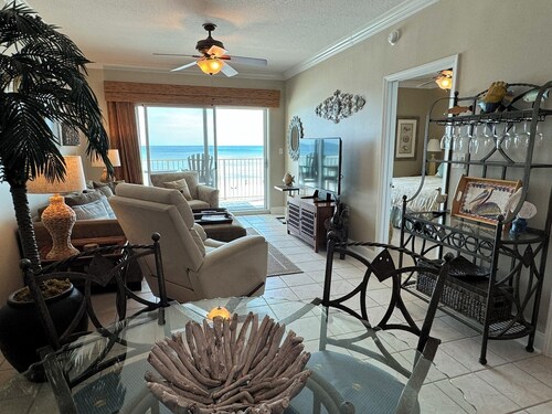 3rd Floor Condo Overlooking the Beach. Super clean!