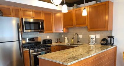 Best Value in Snowmass! Walk to ski lifts and the Treehouse in less than 3 mins!