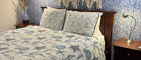 3 bedrooms, desk, iron/ironing board, travel crib