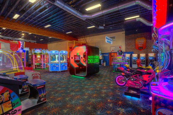 Games room -  Hot Tub + Walk to Beach + Fire Pit  Family & Dog Friendly Seaside Getaway (Seaside)