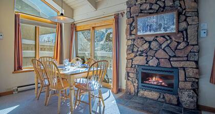 Sun Valley #112-Hot Tub, Pool, Spa, Common Game Room, 10 minute Walk to Town & Lifts