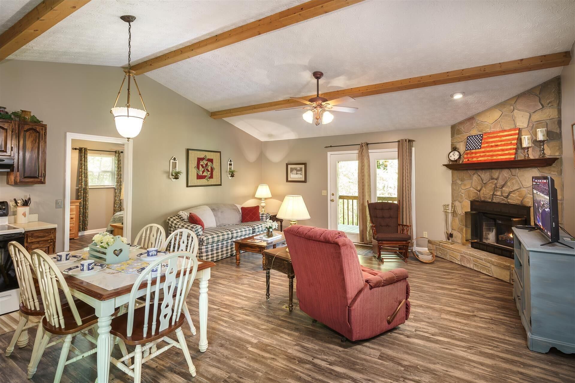 Télévision, cheminée