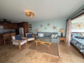 Smart TV, DVD player, books, video library - Starfish Studio on Sapphire Beach / Crystal Cove (East End)