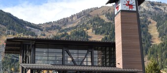 Superb Upgraded 1 BR/BA King Bed End Unit in the Newest Building in The Aspens!