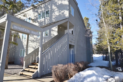 Superb Upgraded 1 BR/BA King Bed End Unit in the Newest Building in The Aspens!