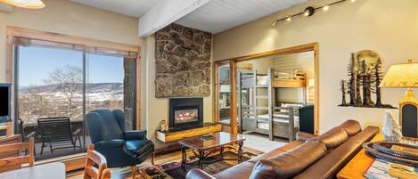 Televisión de pantalla plana, chimenea