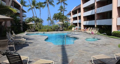 2BR / 2BA White Sands Village-Meerblick Condo-Schritte von Magic Sands Beach!