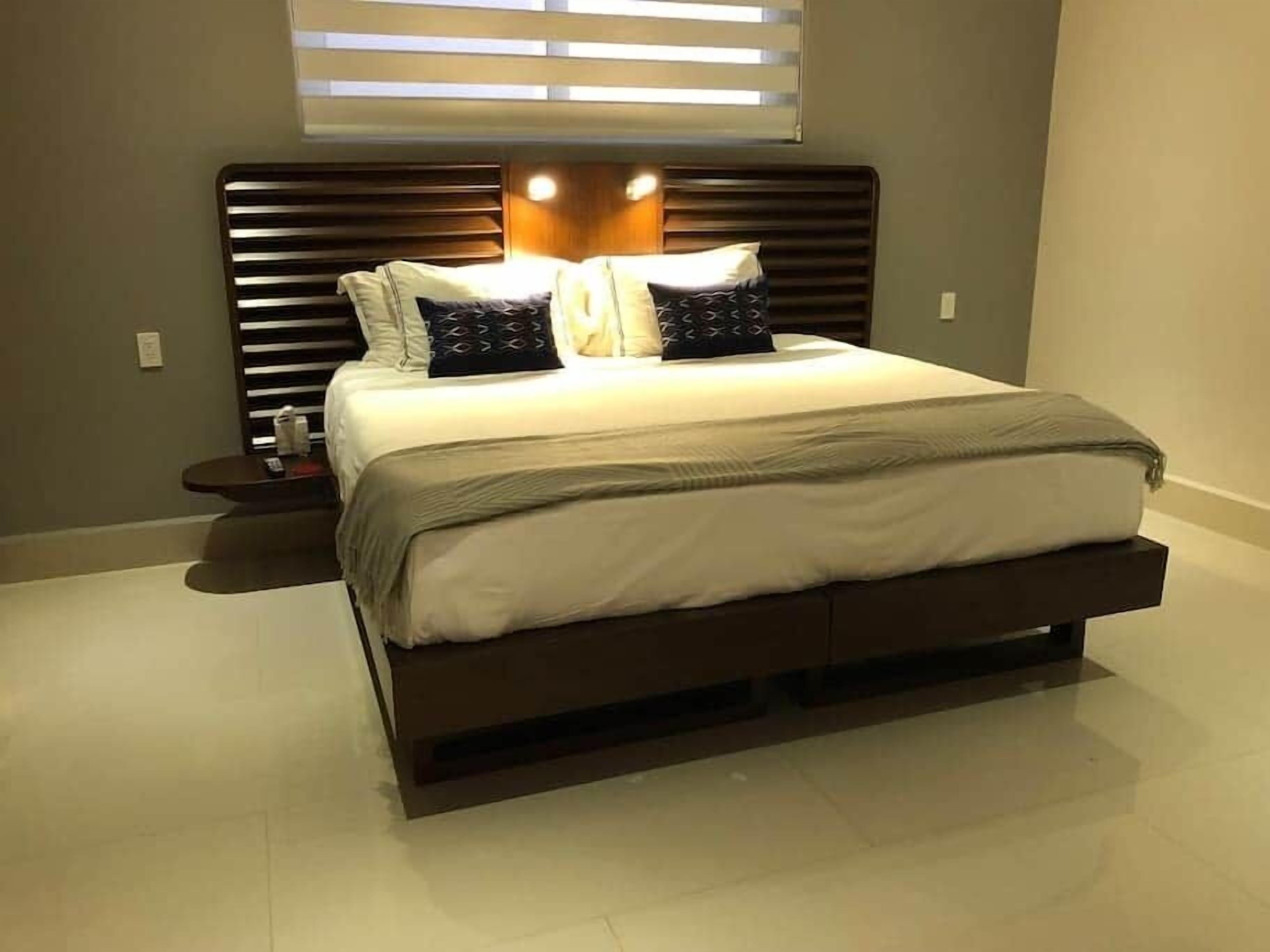 3 bedrooms, in-room safe, iron/ironing board, WiFi