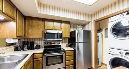 Beautiful Mountain Condo - isolated, secluded and just 8 minutes from downtown !